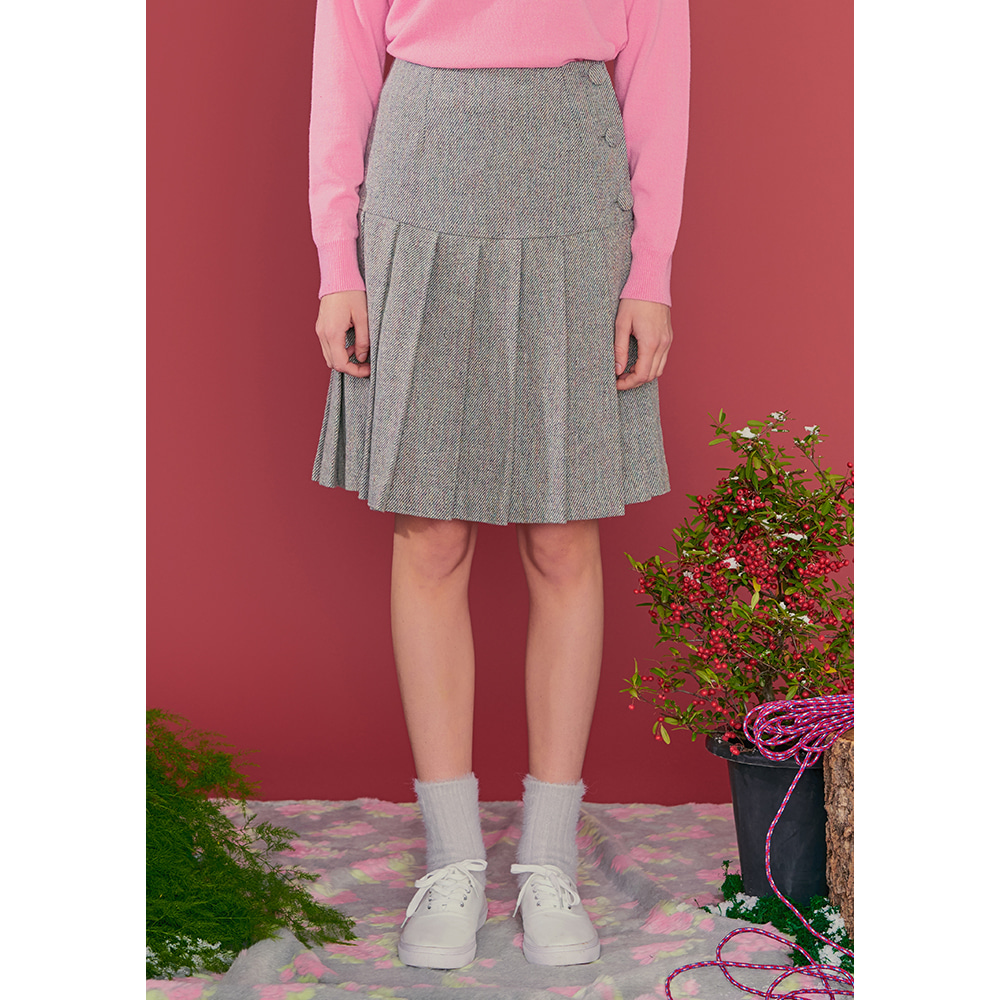 button pleats skirt
